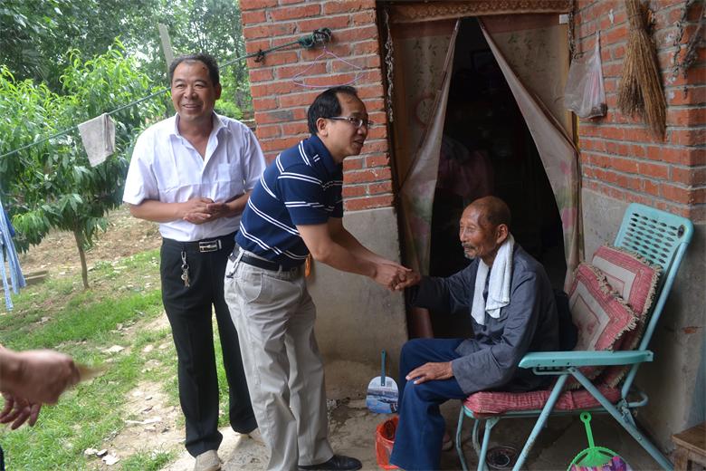 ���˴�ί�ᵳ�鿪չ����һ���߷�ο�ʻ