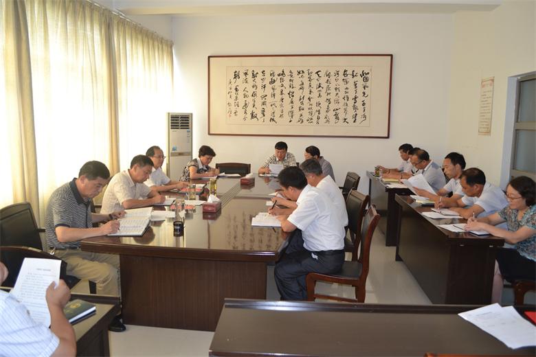 ���˴�ί������ٿ���Ա����ѧϰ��